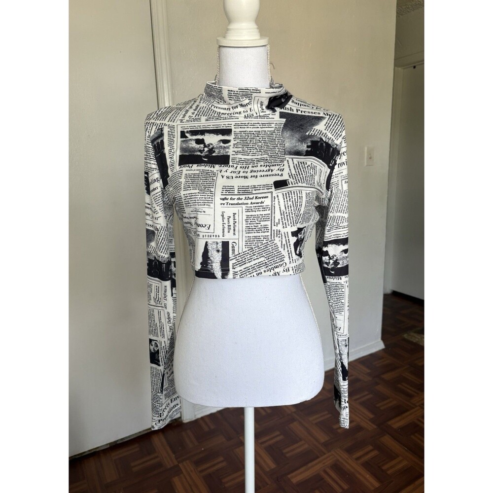 News Paper Black And White Long Sleeve Crop Top Size Large